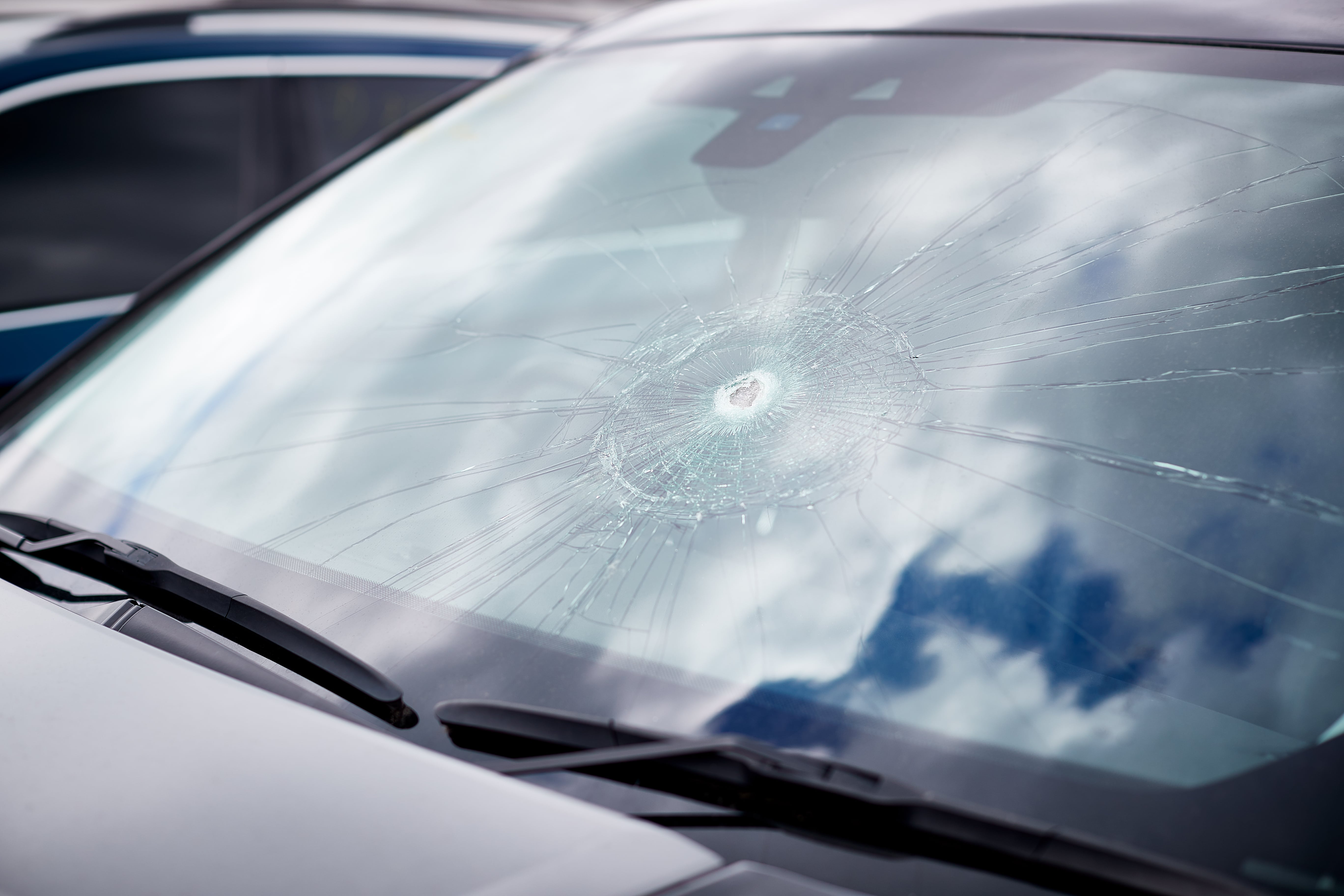 detail-of-damage-to-windscreen-of-car-shattered-by-2021-08-26-16-15-31-utc-min